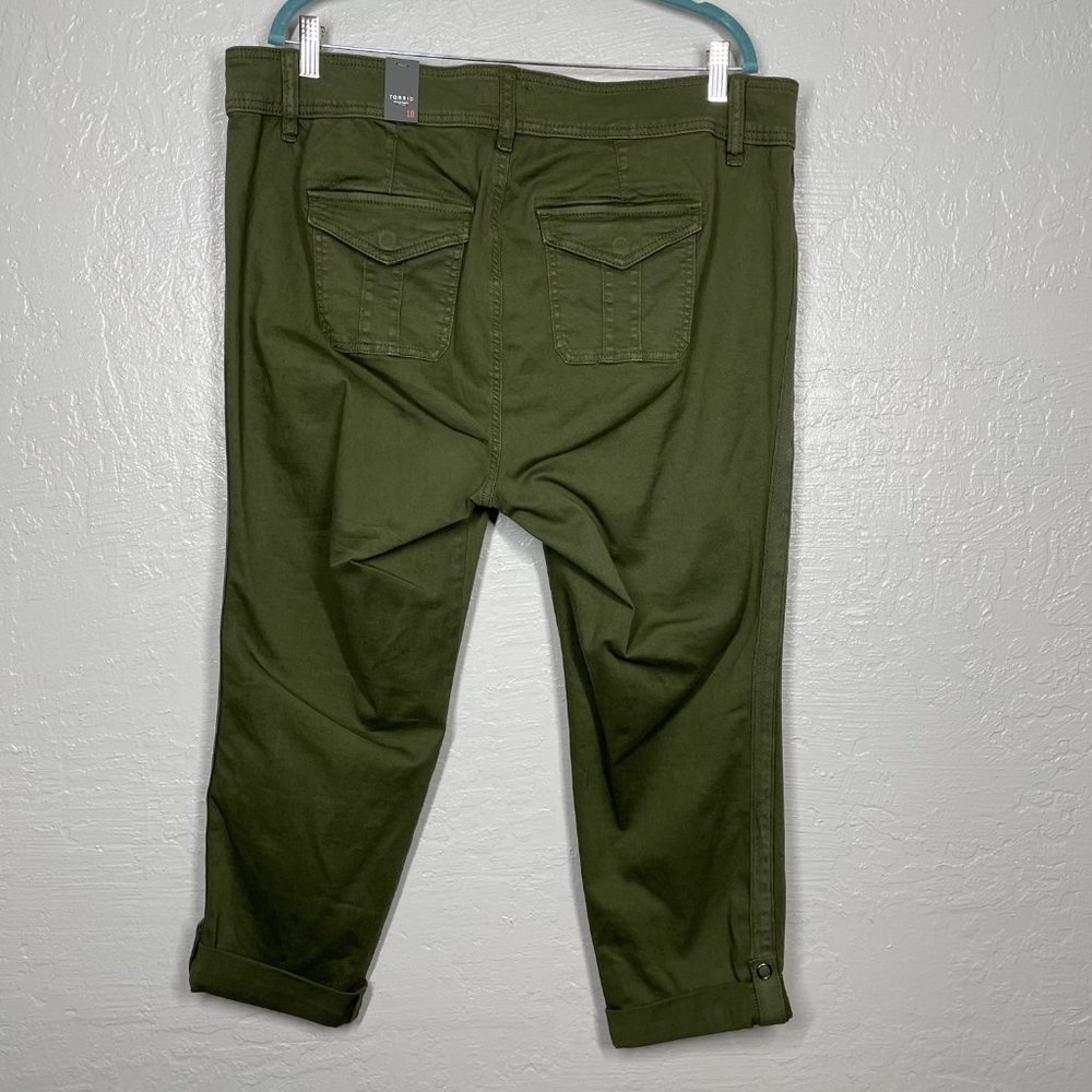 Olive Green Women's Cropped Pants - Picture 5 of 10